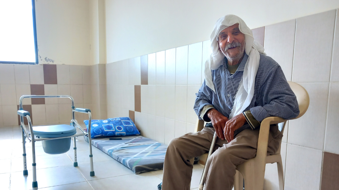 HI aide Moustafa, 87 ans, déplacé par les violences