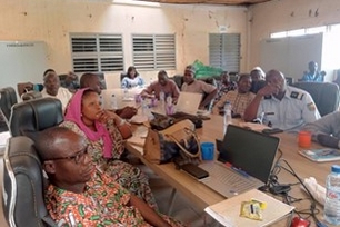 Capacity-building workshop for members of the Agence Nationale de Protection Civile (ANPC) on the use of Signal deliverables in updating communal contingency plans (PCC) in Karimama, Alibori department, Benin. © HI / Atlas