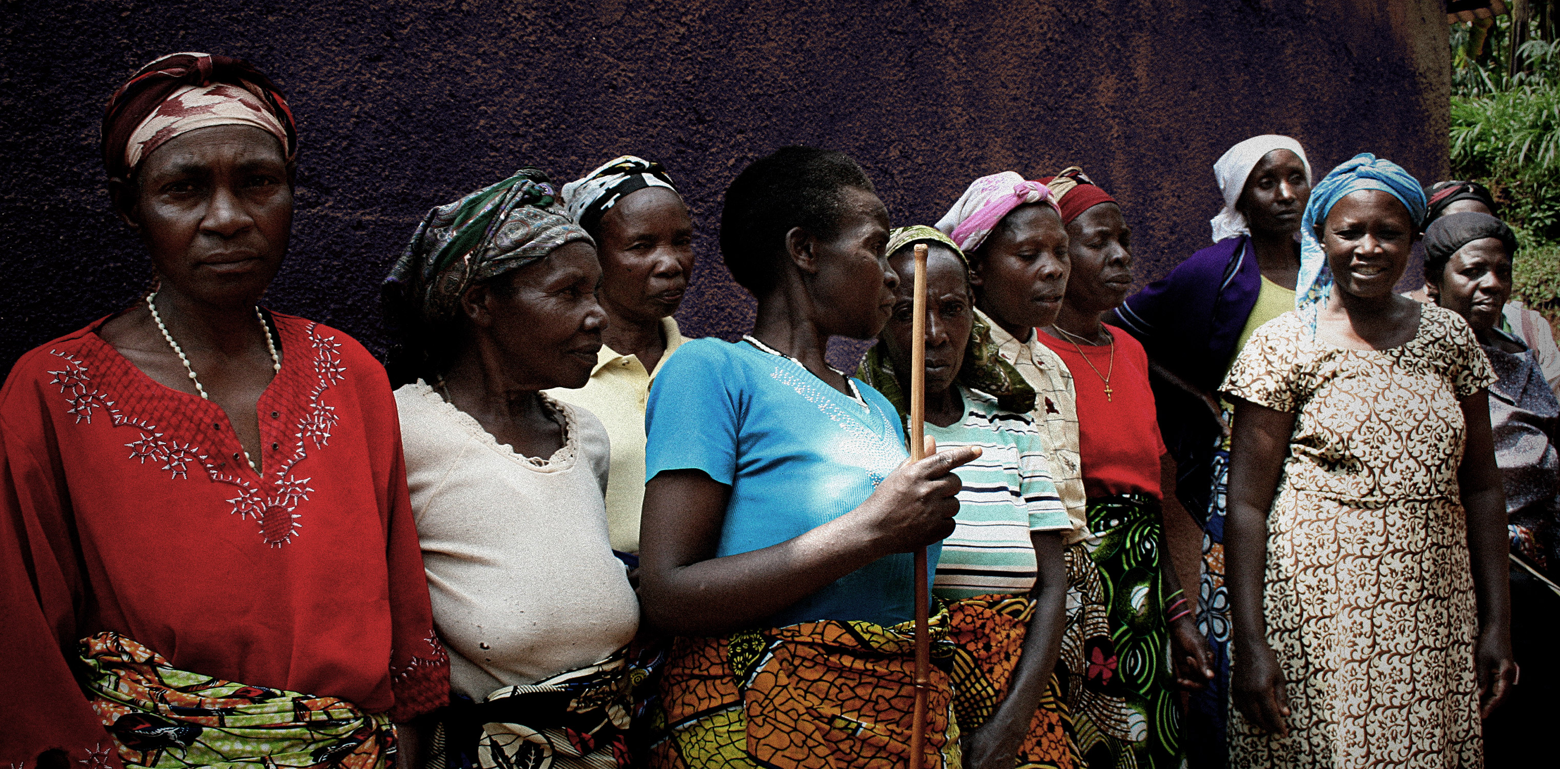 Rwanda, groupe de femmes, veuves du génocide. Elles reçoivent un suivi psychologique de la part de HI. Rwanda, groupe de femmes, veuves du génocide. Elles reçoivent un suivi psychologique de la part de HI.
