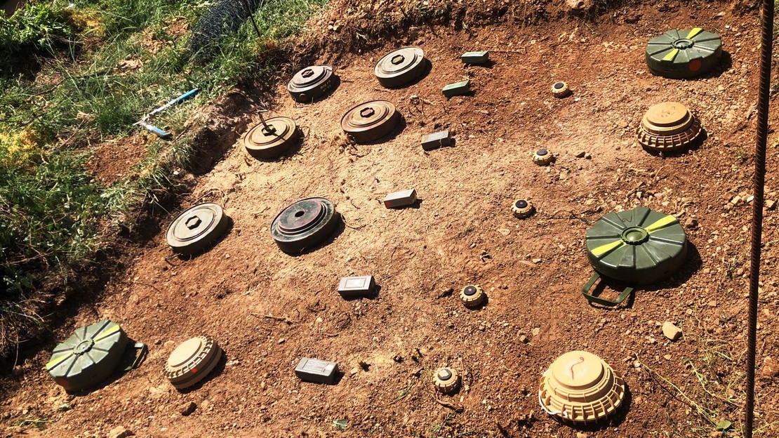 Illustration: different types of landmine in Lebanon (archive photo 2022); }}